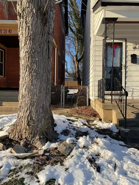 Exterior - 636 Orient Ave, Cincinnati, OH 45232 photo 2 of 7