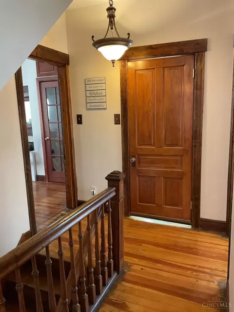 Entry Way - 636 Orient Ave, Cincinnati, OH 45232 photo 6 of 7
