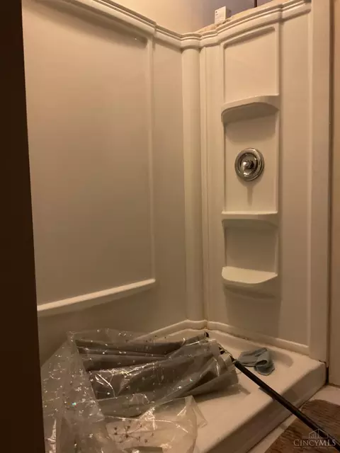 Bath - 636 Orient Ave, Cincinnati, OH 45232 photo 5 of 7