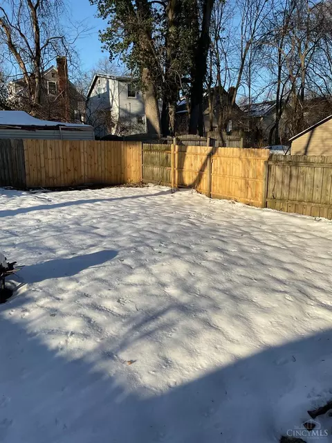 Exterior - 636 Orient Ave, Cincinnati, OH 45232 photo 6 of 7