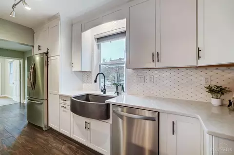 Kitchen - 4210 Thirty Fourth Ave, Cincinnati, OH 45209 photo 6 of 8