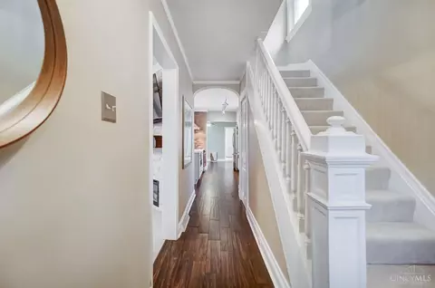 Entry Way - 4210 Thirty Fourth Ave, Cincinnati, OH 45209 photo 3 of 7