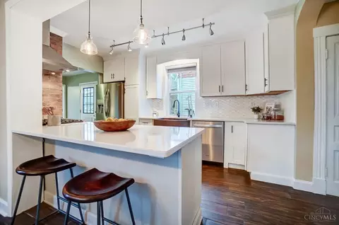 Kitchen - 4210 Thirty Fourth Ave, Cincinnati, OH 45209 photo 1 of 8