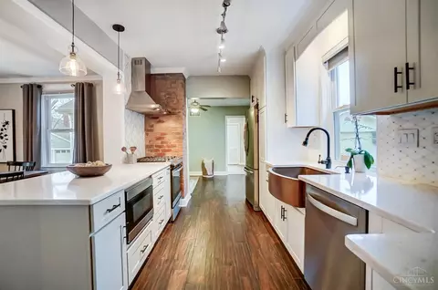 Kitchen - 4210 Thirty Fourth Ave, Cincinnati, OH 45209 photo 2 of 8