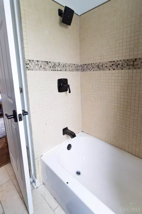 5741 Bramble Ave, Cincinnati, OH 45227 photo 34