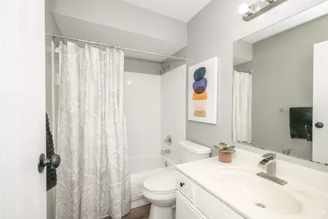 Bath - 9317 Winton Rd, Cincinnati, OH 45231 photo 4 of 4
