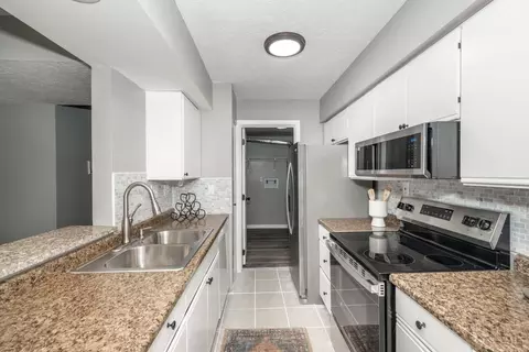 Kitchen - 9317 Winton Rd, Cincinnati, OH 45231 photo 3 of 5