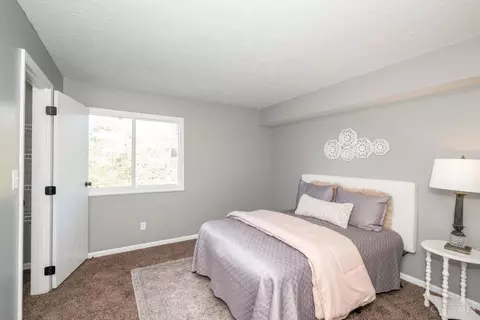 Bedroom - 9317 Winton Rd, Cincinnati, OH 45231 photo 4 of 5
