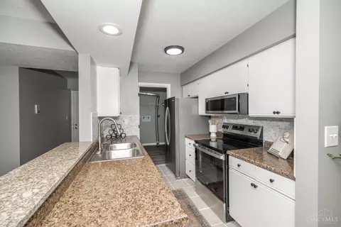 Kitchen - 9317 Winton Rd, Cincinnati, OH 45231 photo 1 of 5