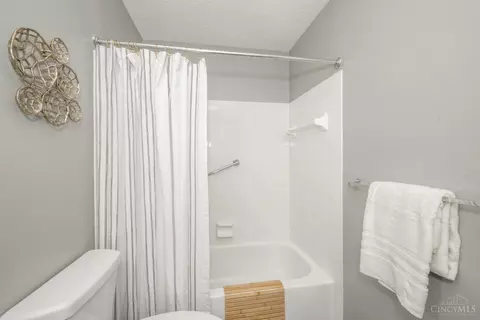 Bath - 9317 Winton Rd, Cincinnati, OH 45231 photo 3 of 4