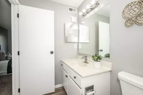 Bath - 9317 Winton Rd, Cincinnati, OH 45231 photo 2 of 4