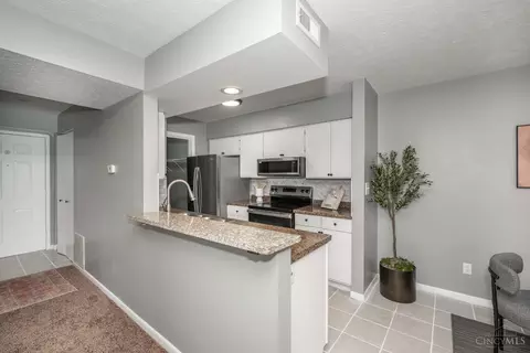 Kitchen - 9317 Winton Rd, Cincinnati, OH 45231 photo 2 of 5