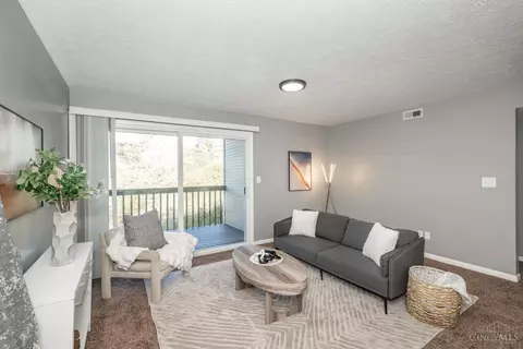 Living - 9317 Winton Rd, Cincinnati, OH 45231 photo 1 of 1