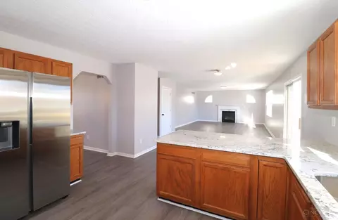 Kitchen - 5748 Eagle Creek Ct, Hamilton Township, OH 45039 photo 6 of 6