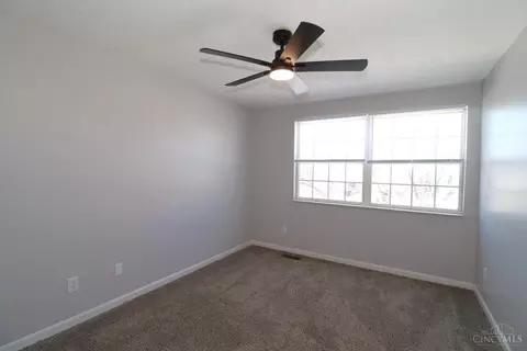Bedroom - 5748 Eagle Creek Ct, Hamilton Township, OH 45039 photo 6 of 9