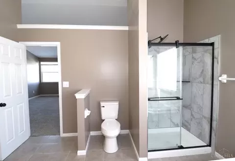 Bath - 5748 Eagle Creek Ct, Hamilton Township, OH 45039 photo 5 of 11