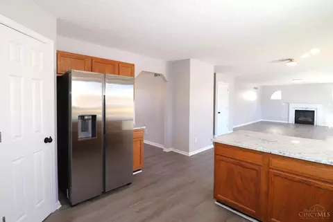 Kitchen - 5748 Eagle Creek Ct, Hamilton Township, OH 45039 photo 5 of 6