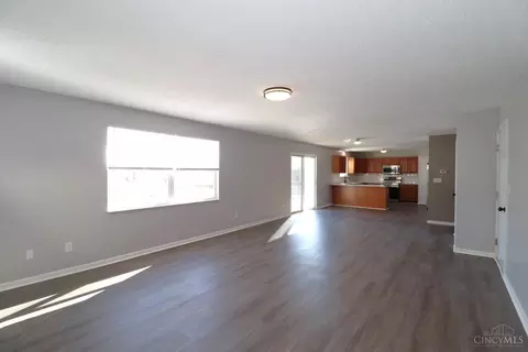 Living - 5748 Eagle Creek Ct, Hamilton Township, OH 45039 photo 3 of 5