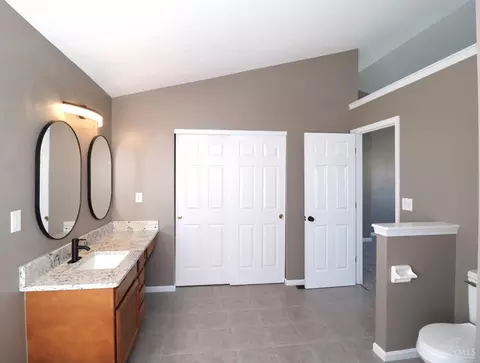 Bath - 5748 Eagle Creek Ct, Hamilton Township, OH 45039 photo 7 of 11