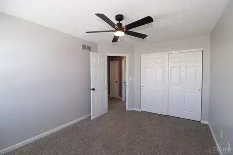 Bedroom - 5748 Eagle Creek Ct, Hamilton Township, OH 45039 photo 7 of 9