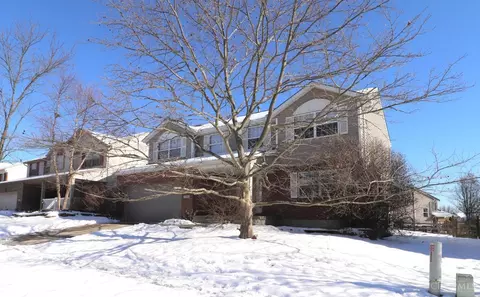Exterior - 5748 Eagle Creek Ct, Hamilton Township, OH 45039 photo 2 of 12