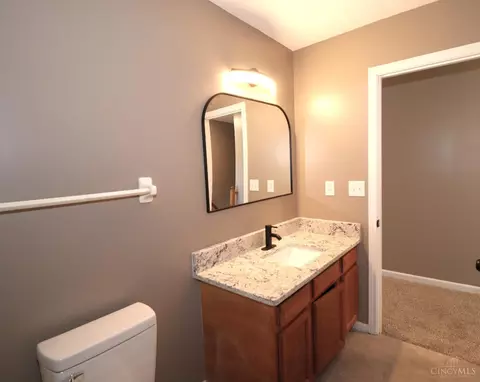 Bath - 5748 Eagle Creek Ct, Hamilton Township, OH 45039 photo 9 of 11