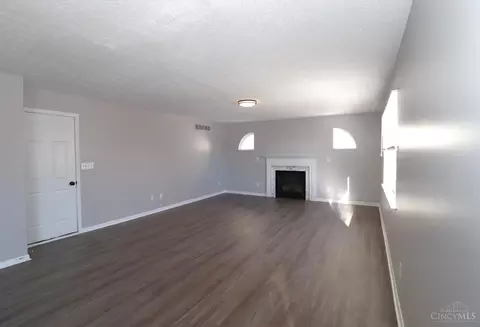 Living - 5748 Eagle Creek Ct, Hamilton Township, OH 45039 photo 2 of 5