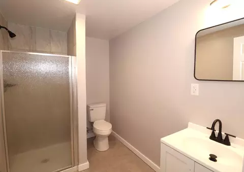Bath - 5748 Eagle Creek Ct, Hamilton Township, OH 45039 photo 10 of 11