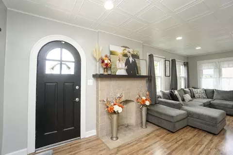 Entry Way - 2645 Kipling Ave, Cincinnati, OH 45239 photo 3 of 4