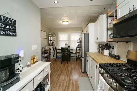 Kitchen - 2645 Kipling Ave, Cincinnati, OH 45239 photo 5 of 5