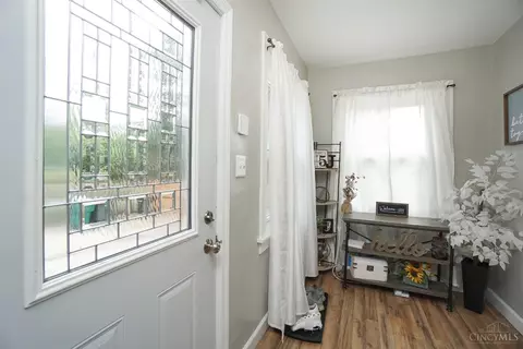 Entry Way - 2645 Kipling Ave, Cincinnati, OH 45239 photo 4 of 4
