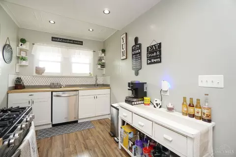 Kitchen - 2645 Kipling Ave, Cincinnati, OH 45239 photo 4 of 5