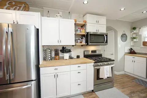 Kitchen - 2645 Kipling Ave, Cincinnati, OH 45239 photo 2 of 5