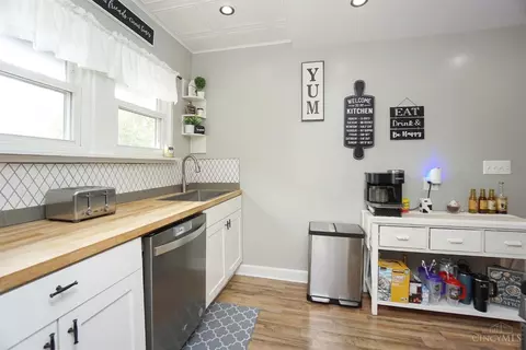 Kitchen - 2645 Kipling Ave, Cincinnati, OH 45239 photo 3 of 5
