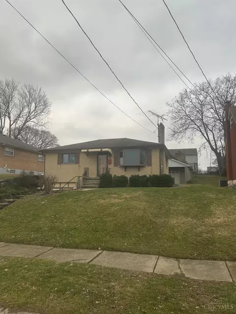 313 Genoma Dr, Reading, OH 45215