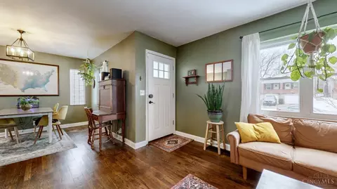 Entry Way - 6033 Elbrook Ave, Golf Manor, OH 45237 photo 1 of 7