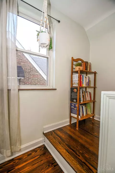 Entry Way - 6033 Elbrook Ave, Golf Manor, OH 45237 photo 6 of 7