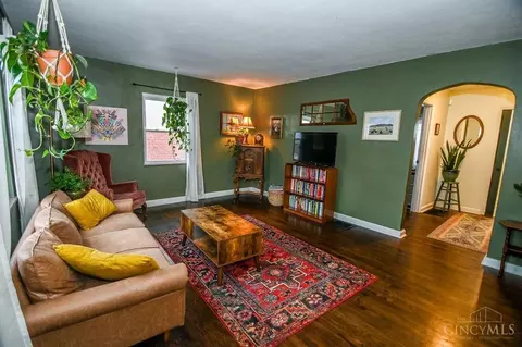 Living - 6033 Elbrook Ave, Golf Manor, OH 45237 photo 1 of 3