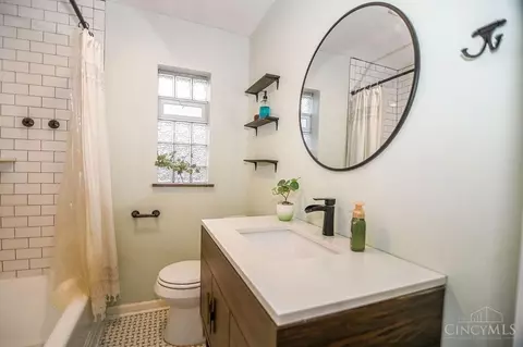 Bath - 6033 Elbrook Ave, Golf Manor, OH 45237 photo 1 of 4