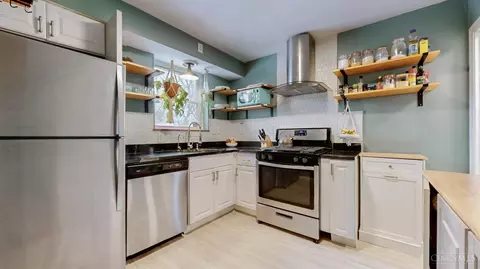 Kitchen - 6033 Elbrook Ave, Golf Manor, OH 45237 photo 1 of 6