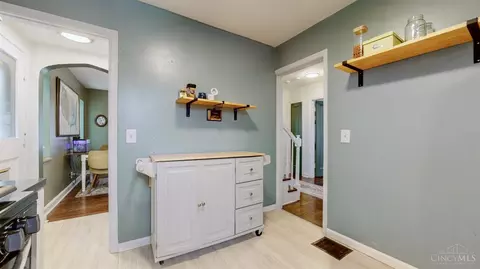 Entry Way - 6033 Elbrook Ave, Golf Manor, OH 45237 photo 5 of 7