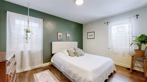 Bedroom - 6033 Elbrook Ave, Golf Manor, OH 45237 photo 2 of 9