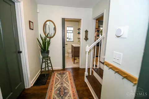 Entry Way - 6033 Elbrook Ave, Golf Manor, OH 45237 photo 3 of 7