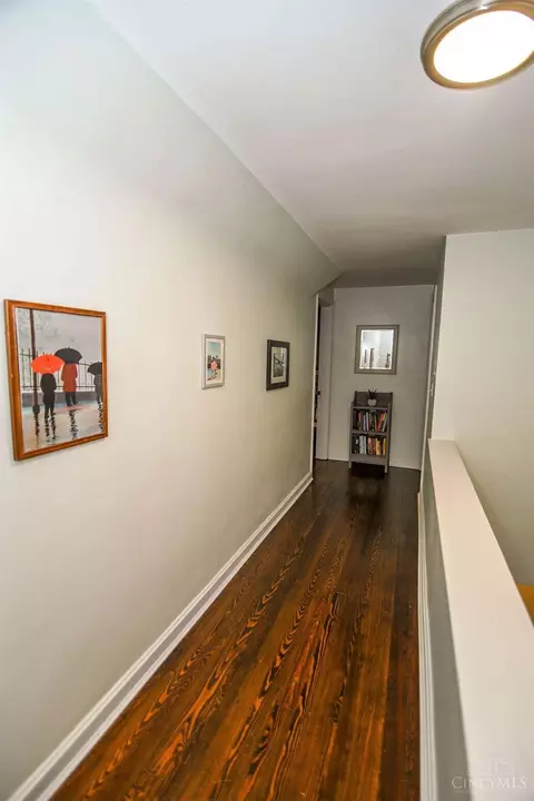 Entry Way - 6033 Elbrook Ave, Golf Manor, OH 45237 photo 7 of 7