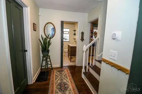 Entry Way - 6033 Elbrook Ave, Golf Manor, OH 45237 photo 2 of 7