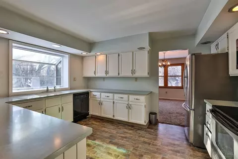 Kitchen - 467 Irvin Rd, Blanchester, OH 45107 photo 2 of 3