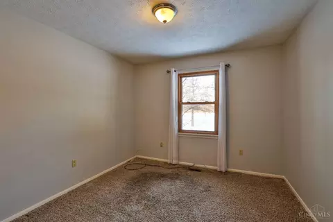 Bedroom - 467 Irvin Rd, Blanchester, OH 45107 photo 3 of 6