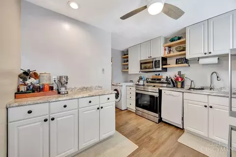 Kitchen - 150 Twinbrook Dr, Hamilton, OH 45013 photo 1 of 5