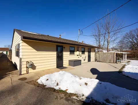 Exterior - 150 Twinbrook Dr, Hamilton, OH 45013 photo 3 of 5