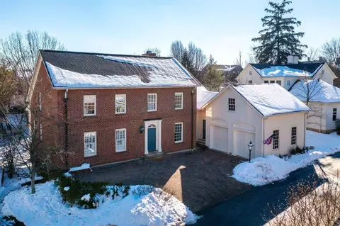 60 West St, Montgomery, OH 45242